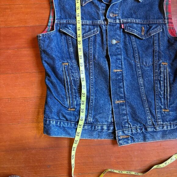 Vintage Levi’s denim trucker vest with flannel lining Made in USA. Size M. - Picture 8 of 8